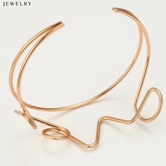 Stunning "LOVE" 18KGP Bangle Bracelet - Picture 7 of 11